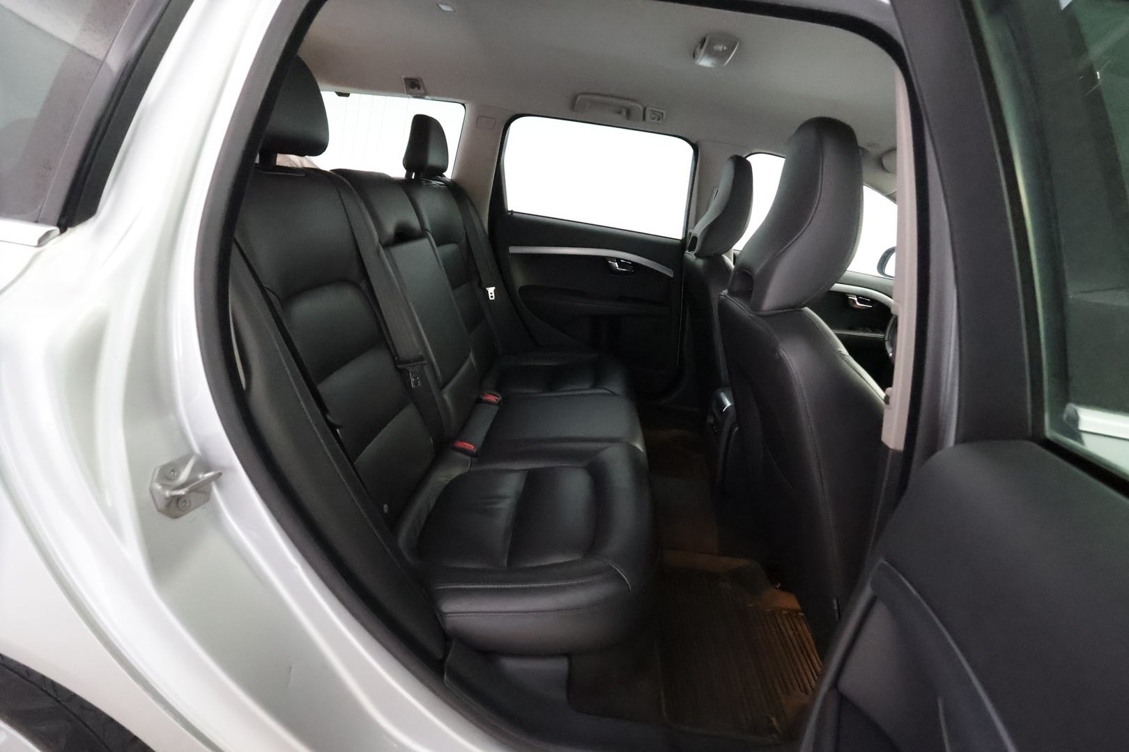 VOLVO V70 2016