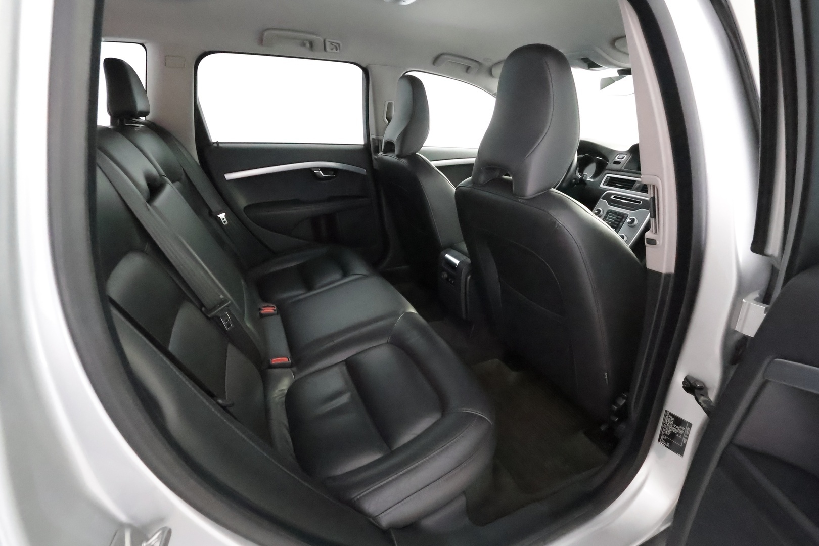 VOLVO V70 2016