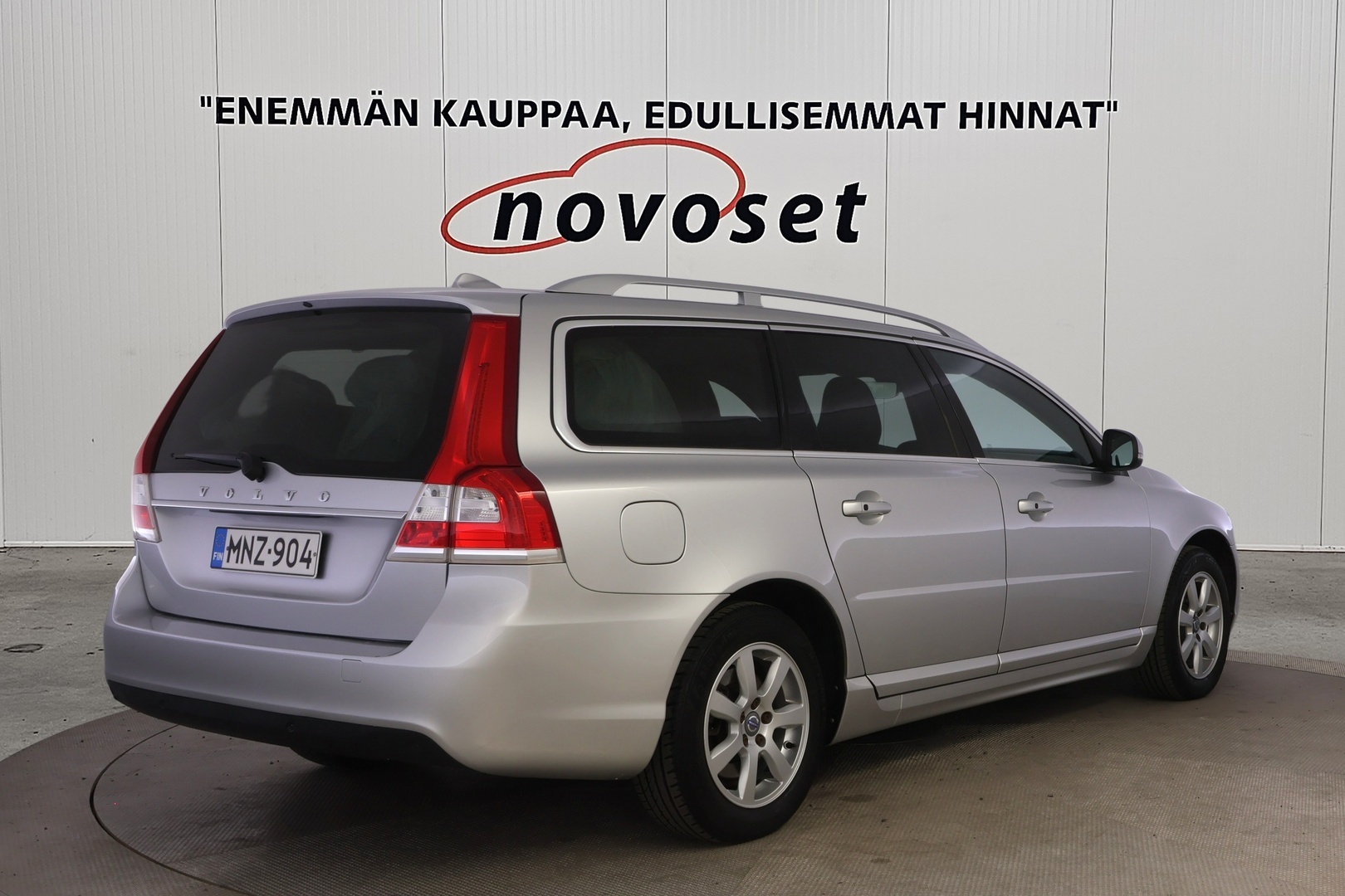 VOLVO V70 2016