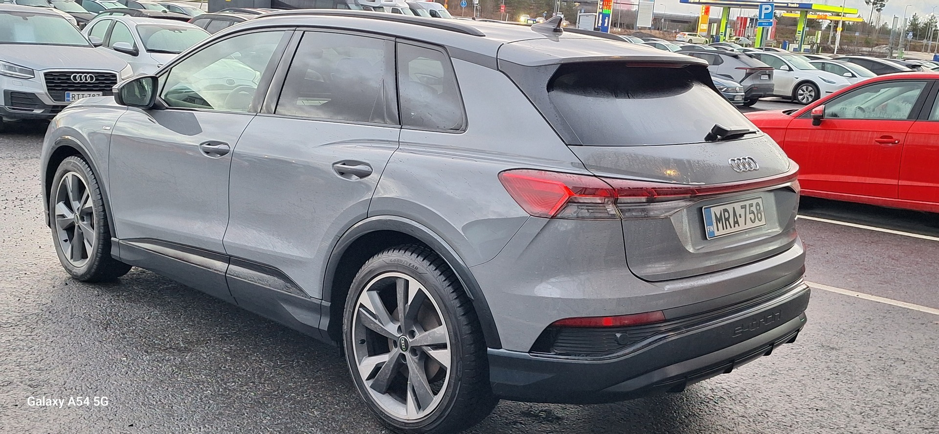 AUDI Q4 e-tron 2022