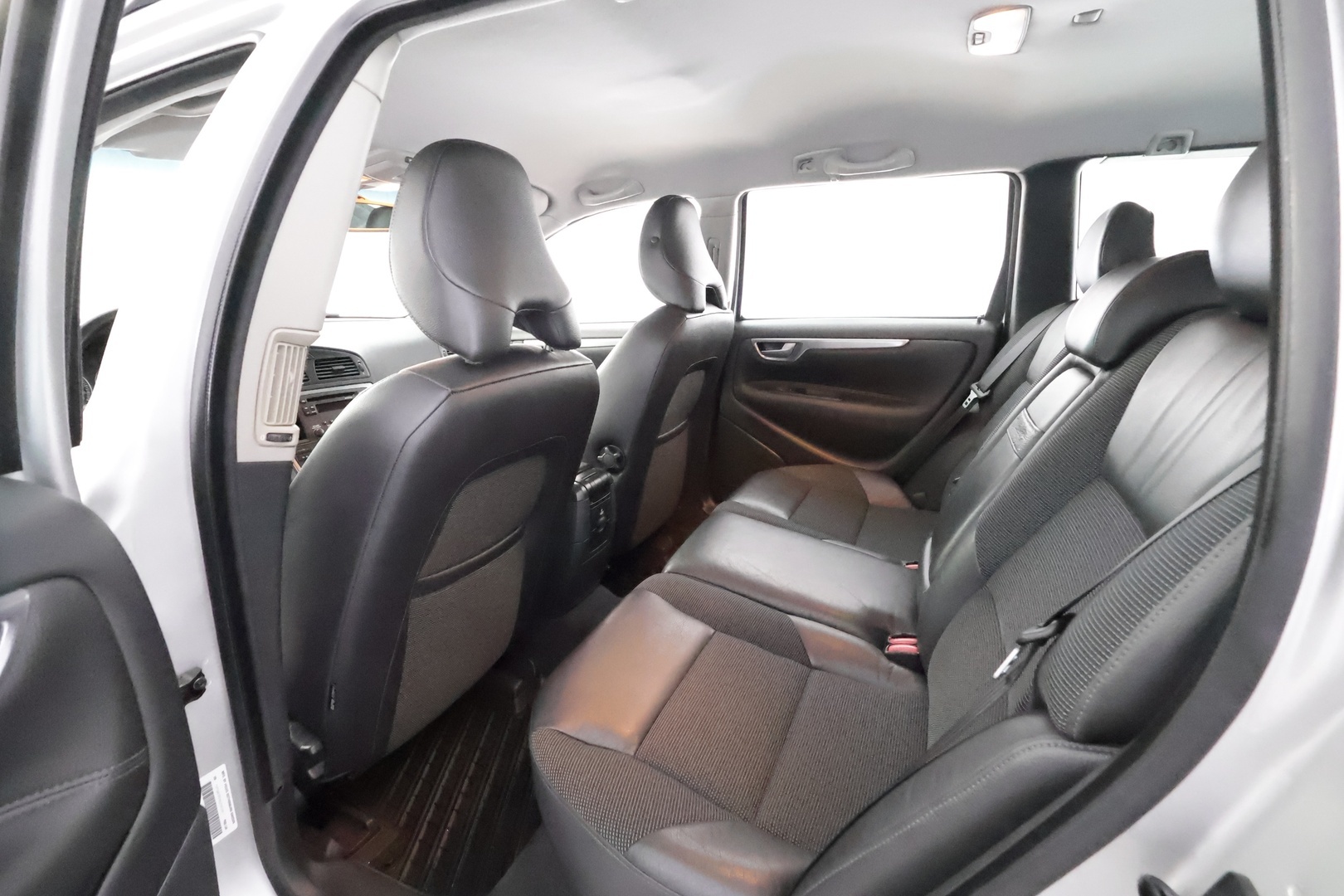 VOLVO V70 2006
