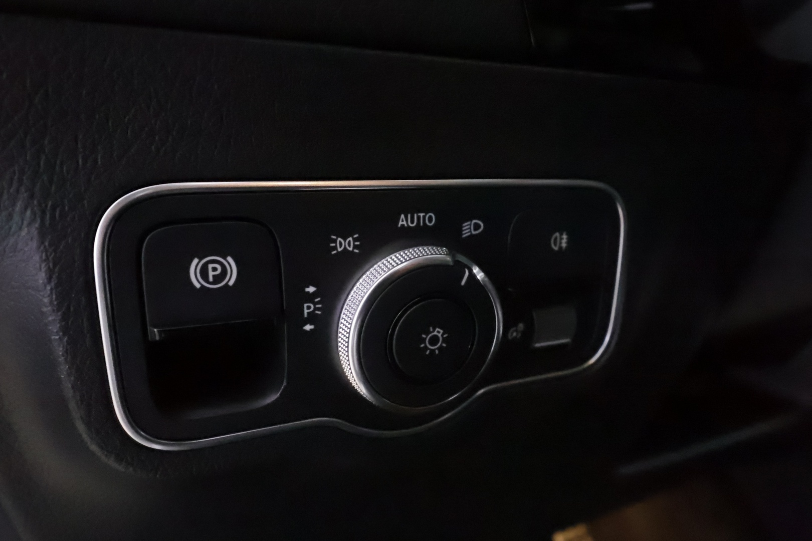 MERCEDES-BENZ EQA 2022