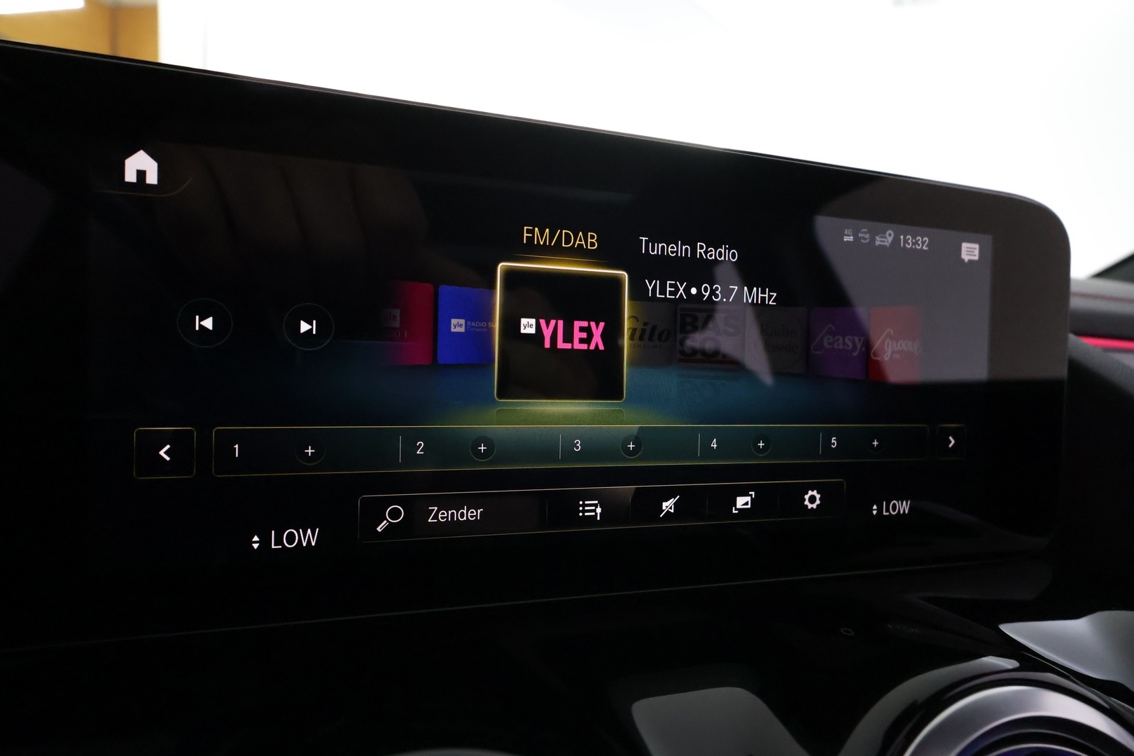 MERCEDES-BENZ EQA 2022
