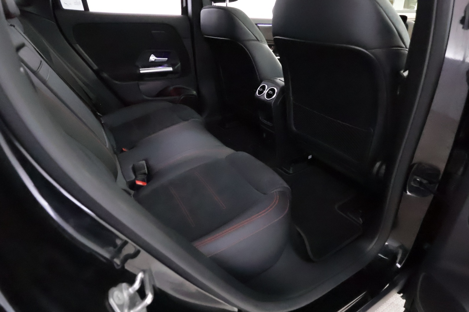 MERCEDES-BENZ EQA 2022