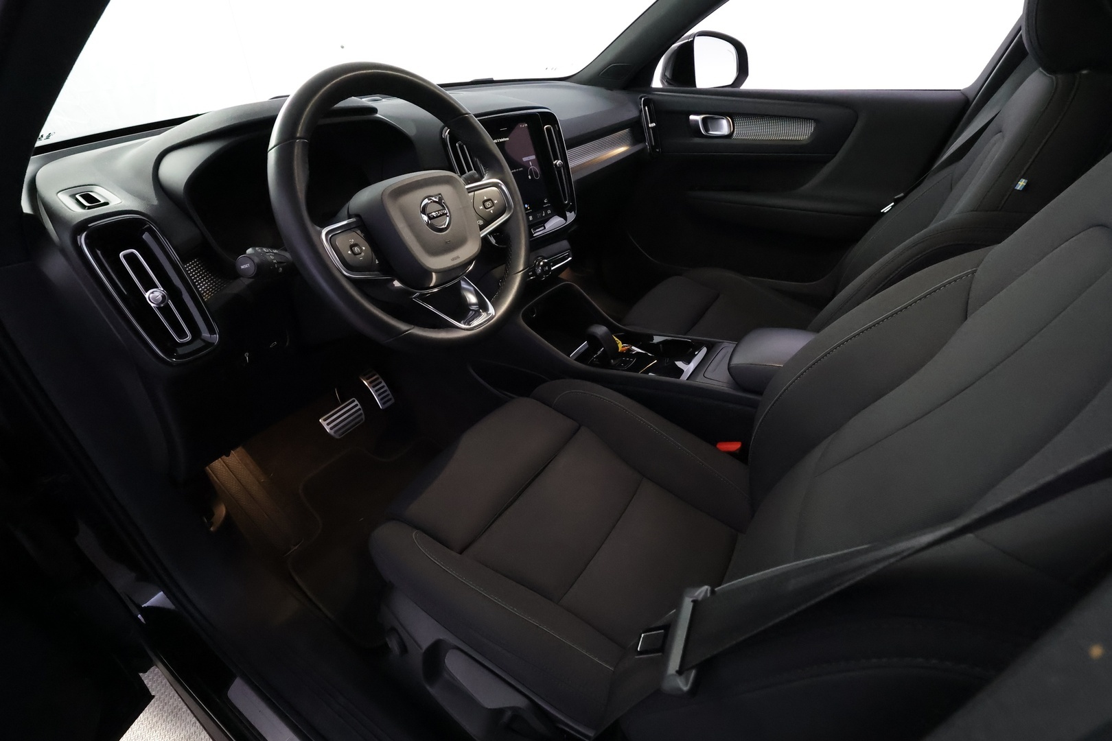 VOLVO XC40 10