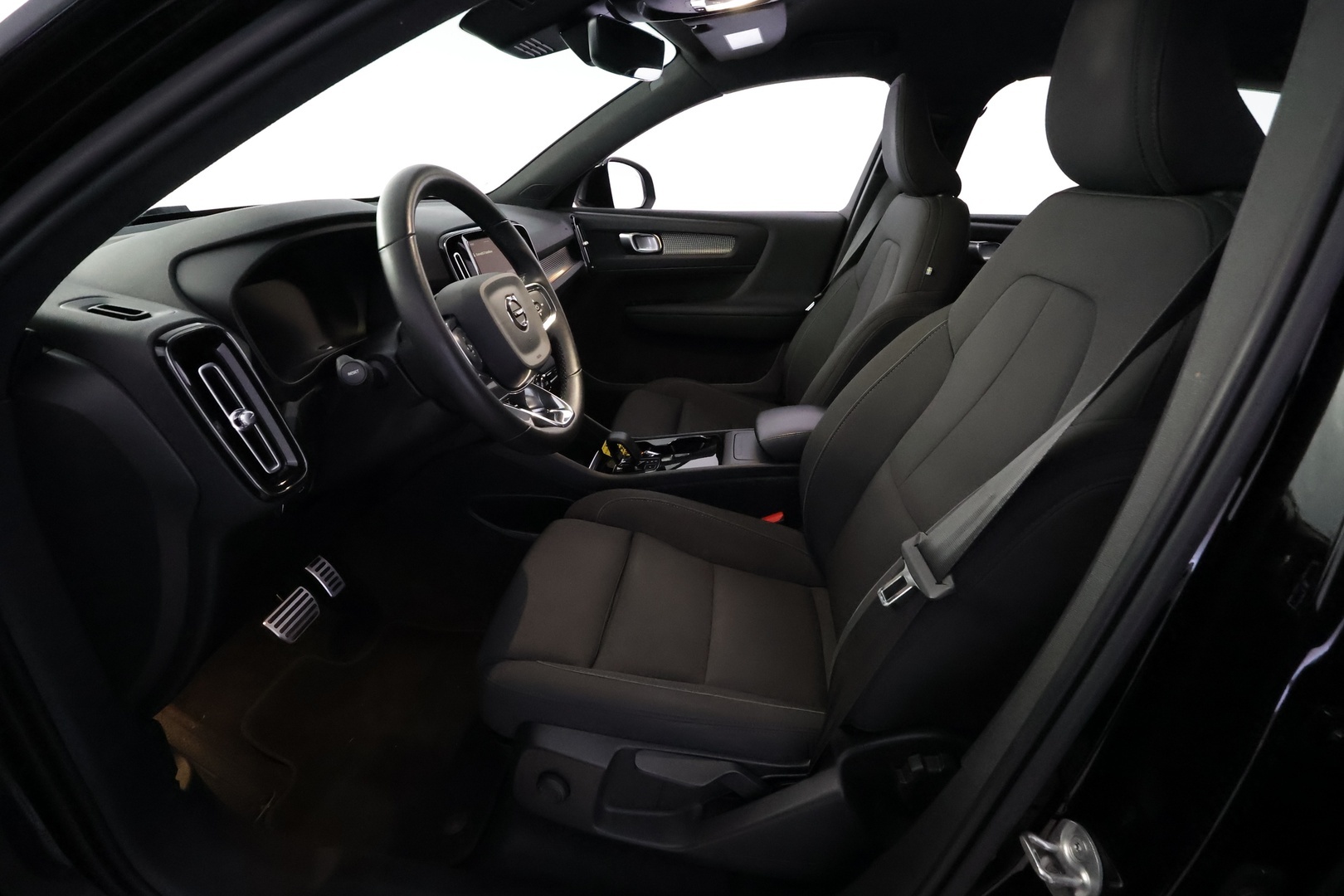 VOLVO XC40 11
