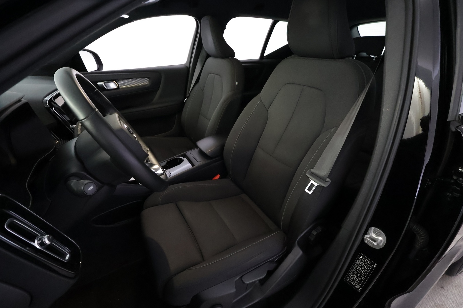 VOLVO XC40 12