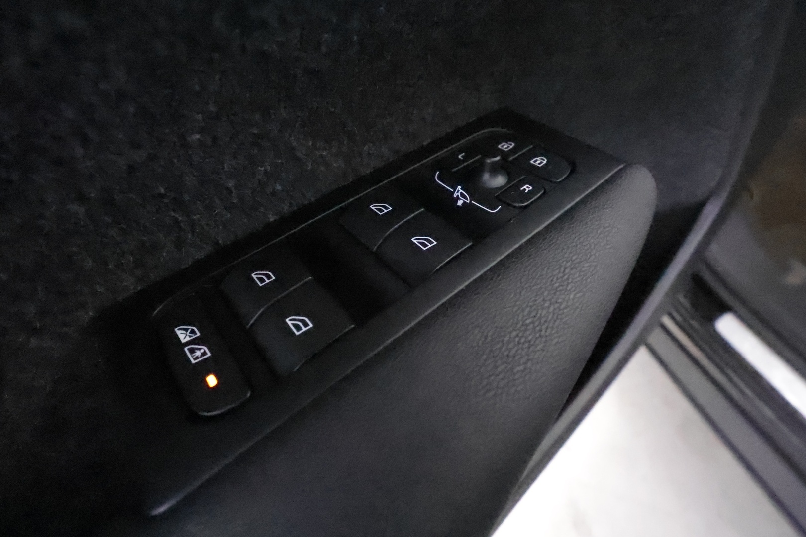 VOLVO XC40 13