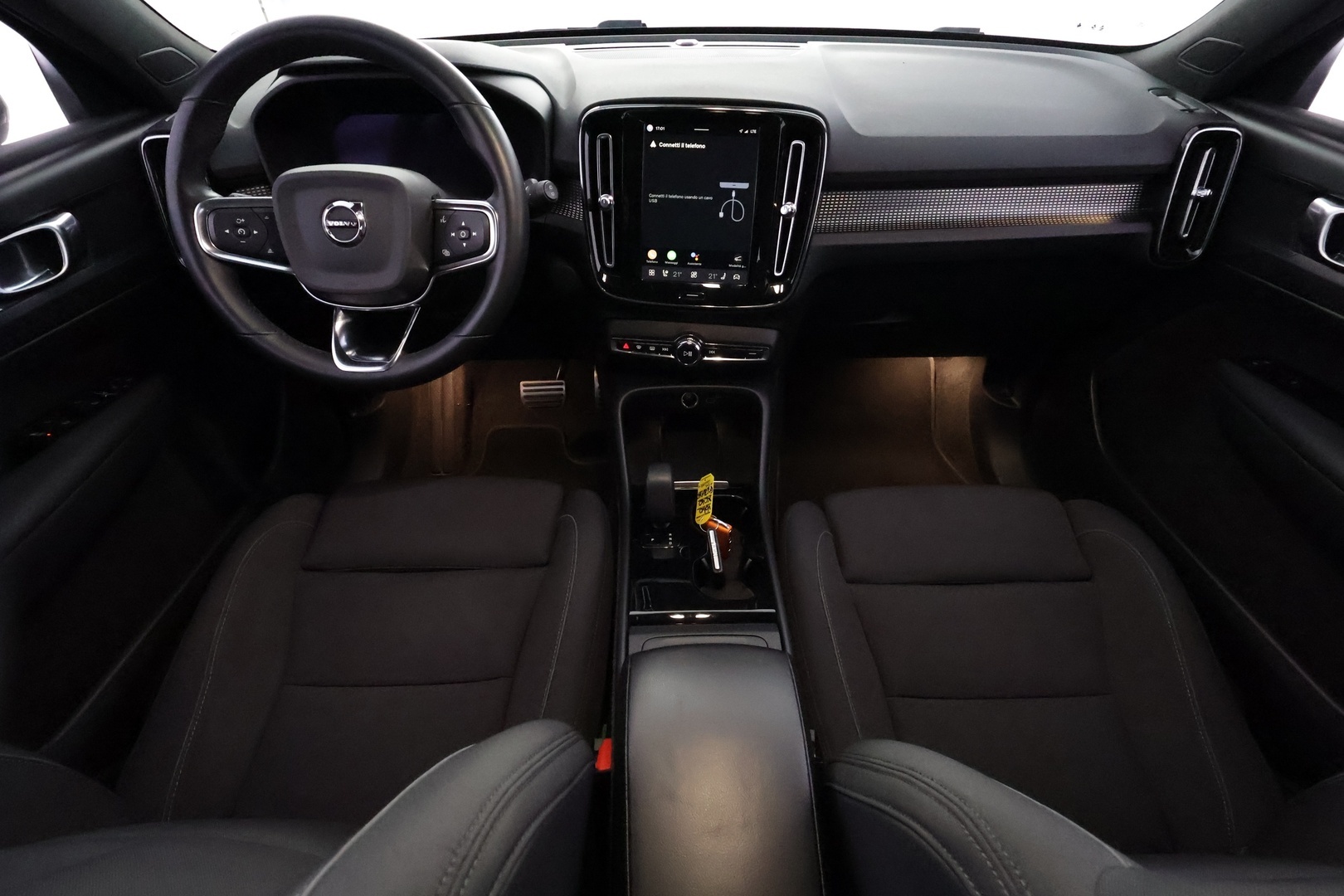 VOLVO XC40 17