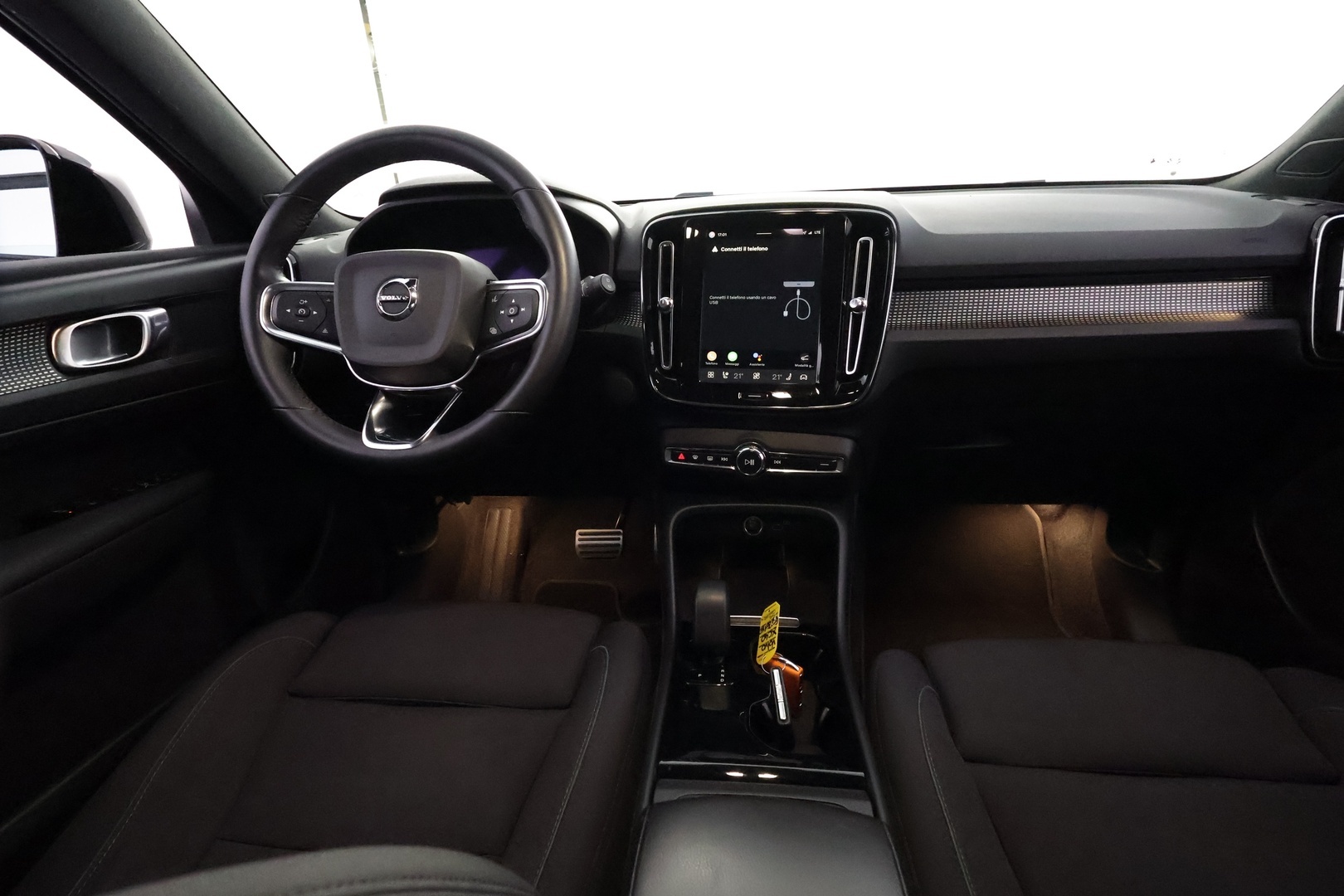 VOLVO XC40 18