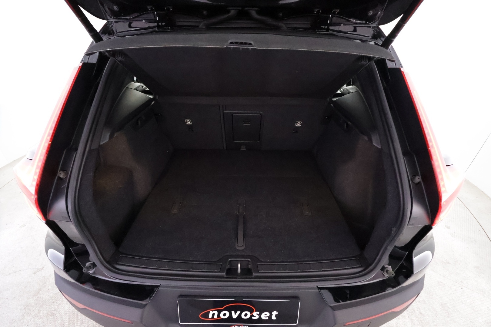 VOLVO XC40 19