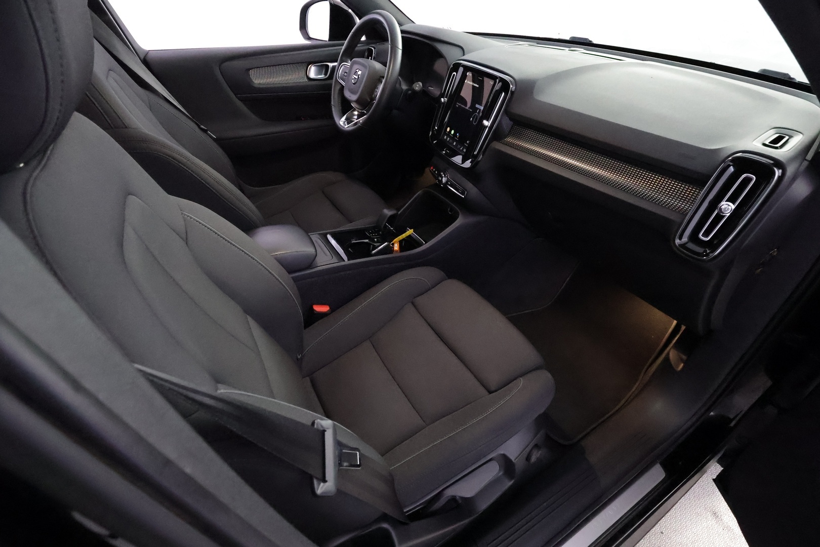 VOLVO XC40 24