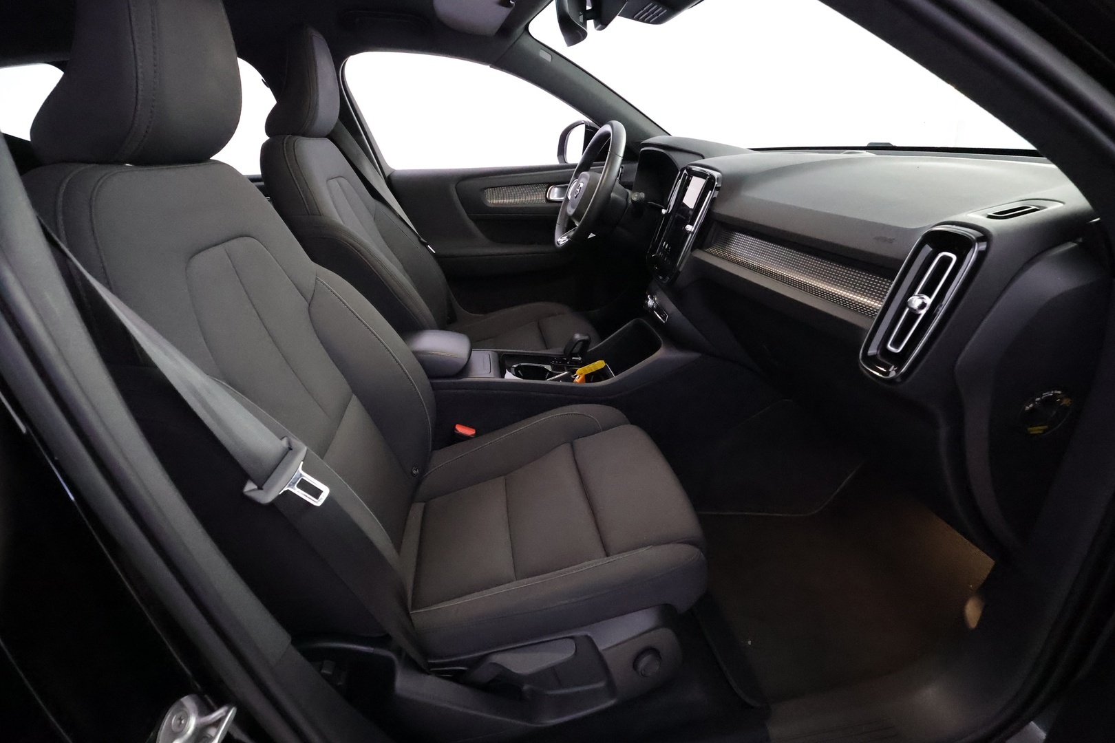 VOLVO XC40 25
