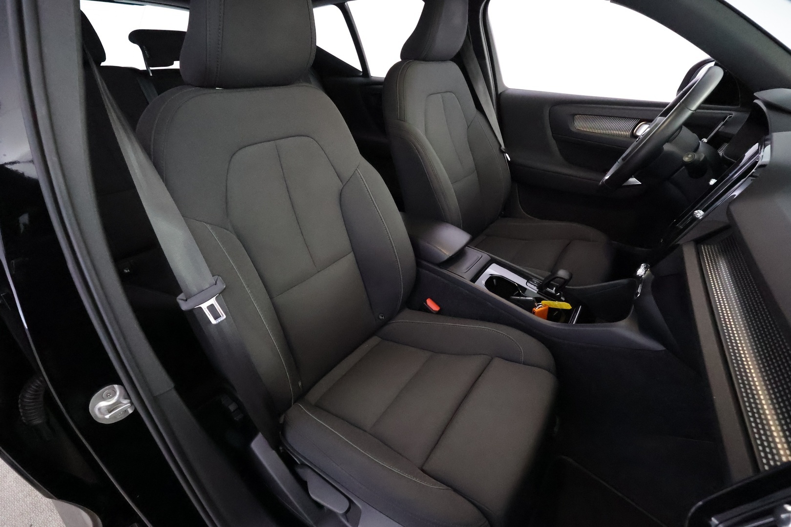 VOLVO XC40 26