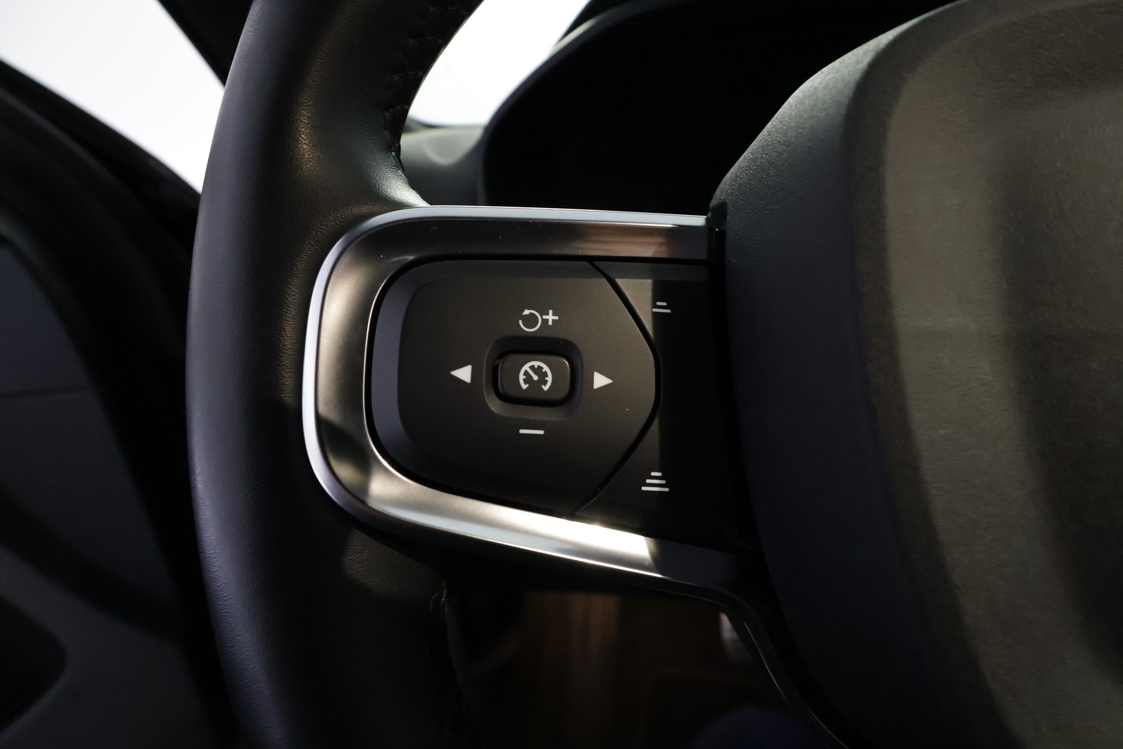 VOLVO XC40 28