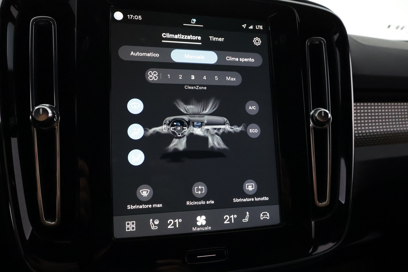 VOLVO XC40 37