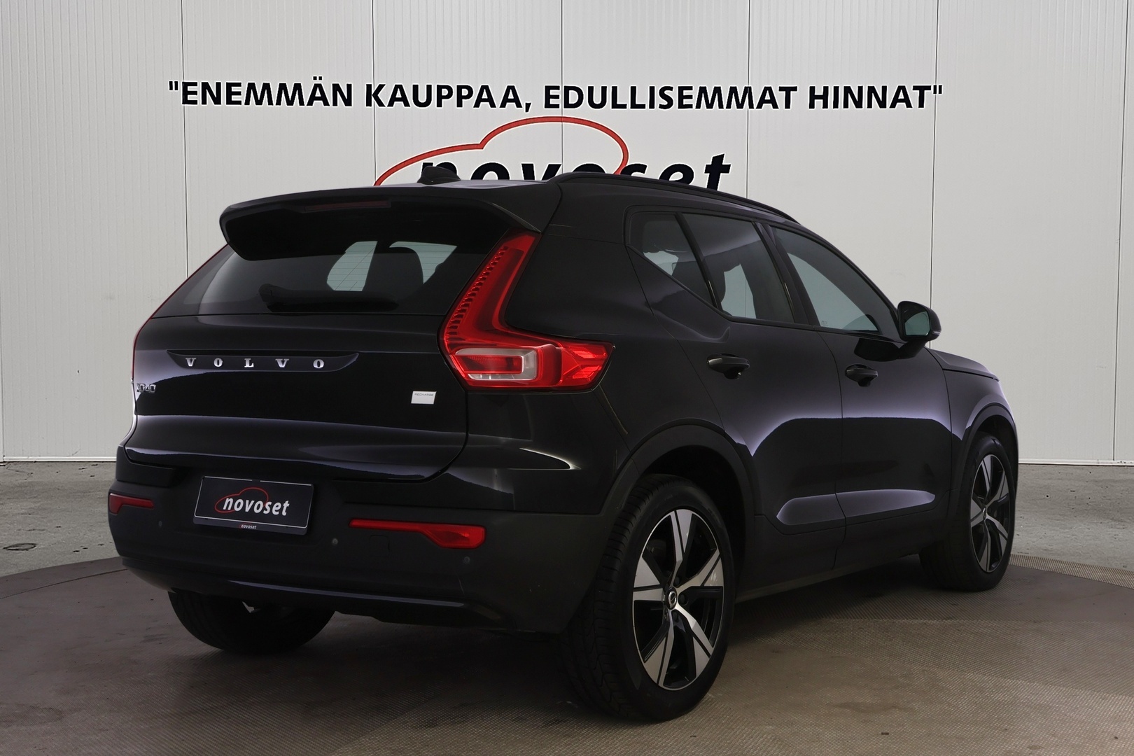 VOLVO XC40 4