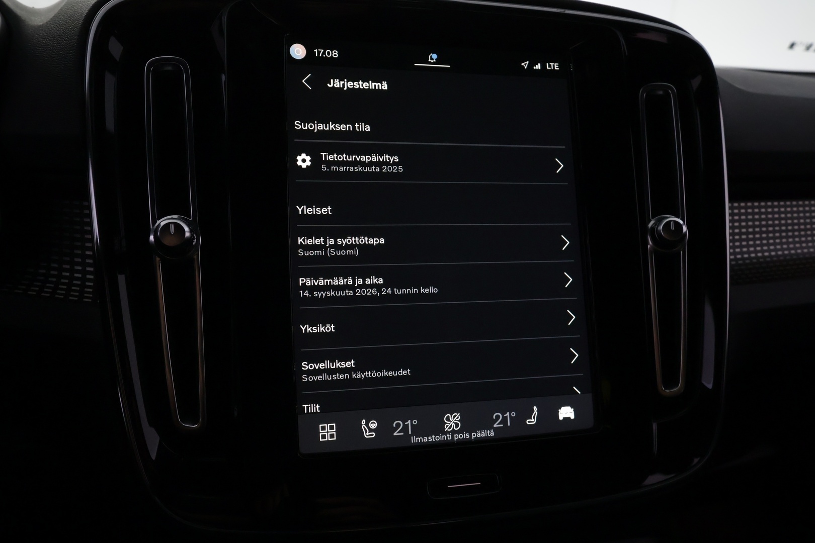 VOLVO XC40 47