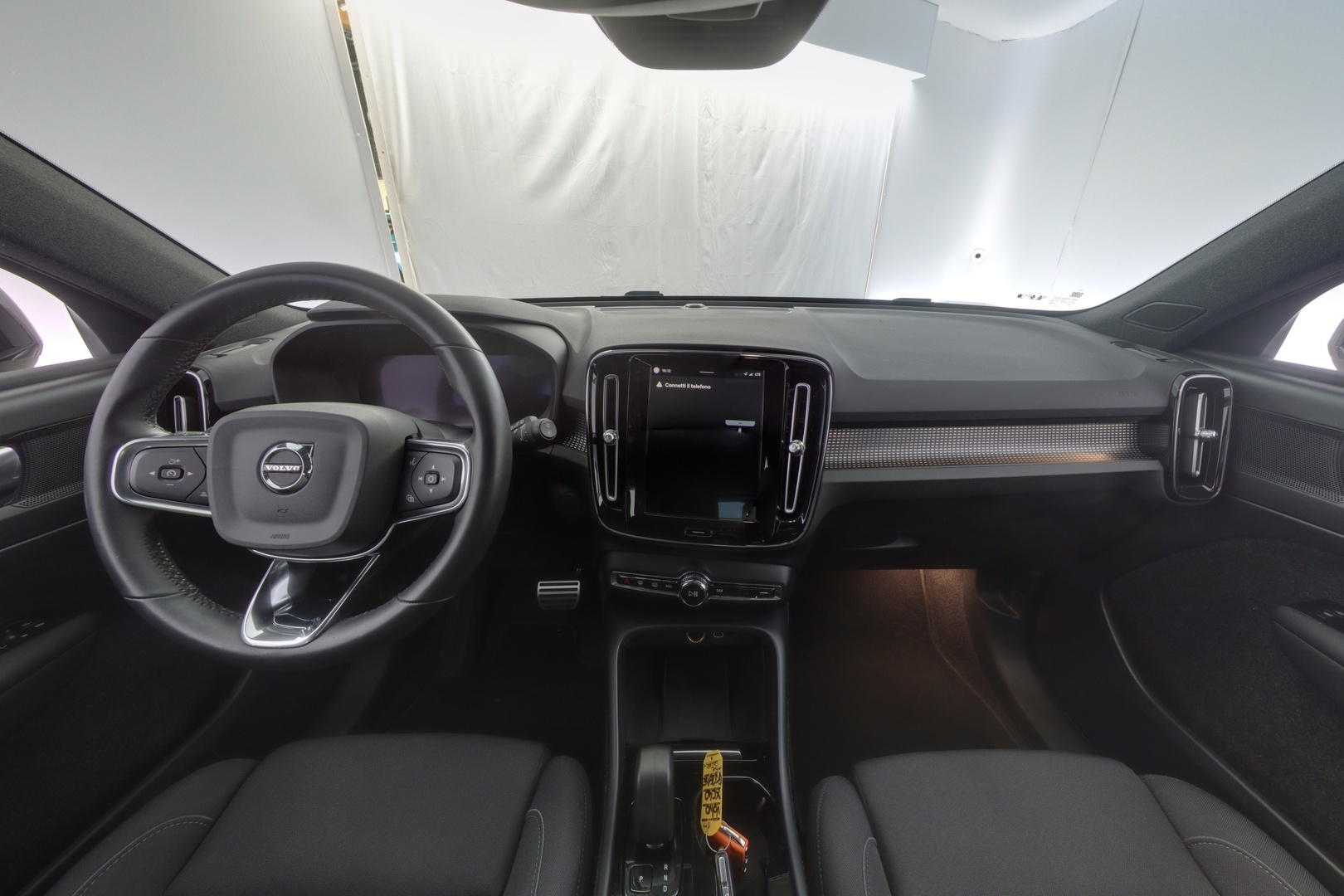 VOLVO XC40 7