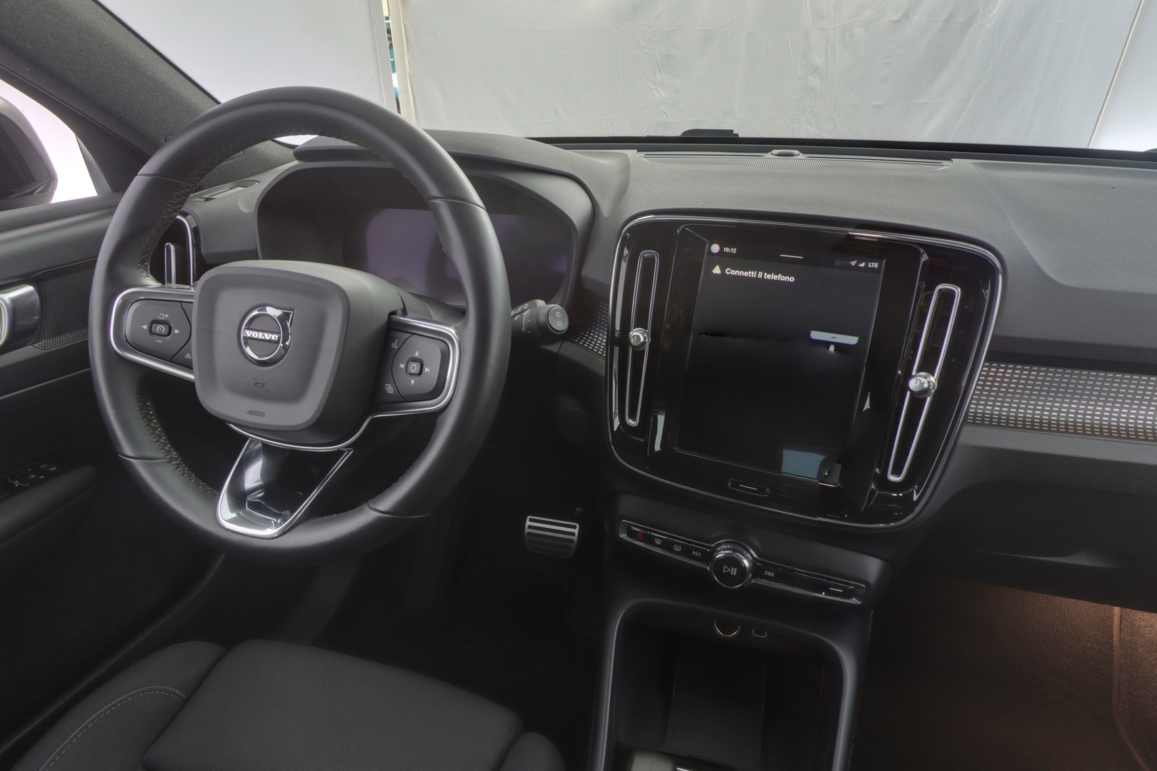 VOLVO XC40 8