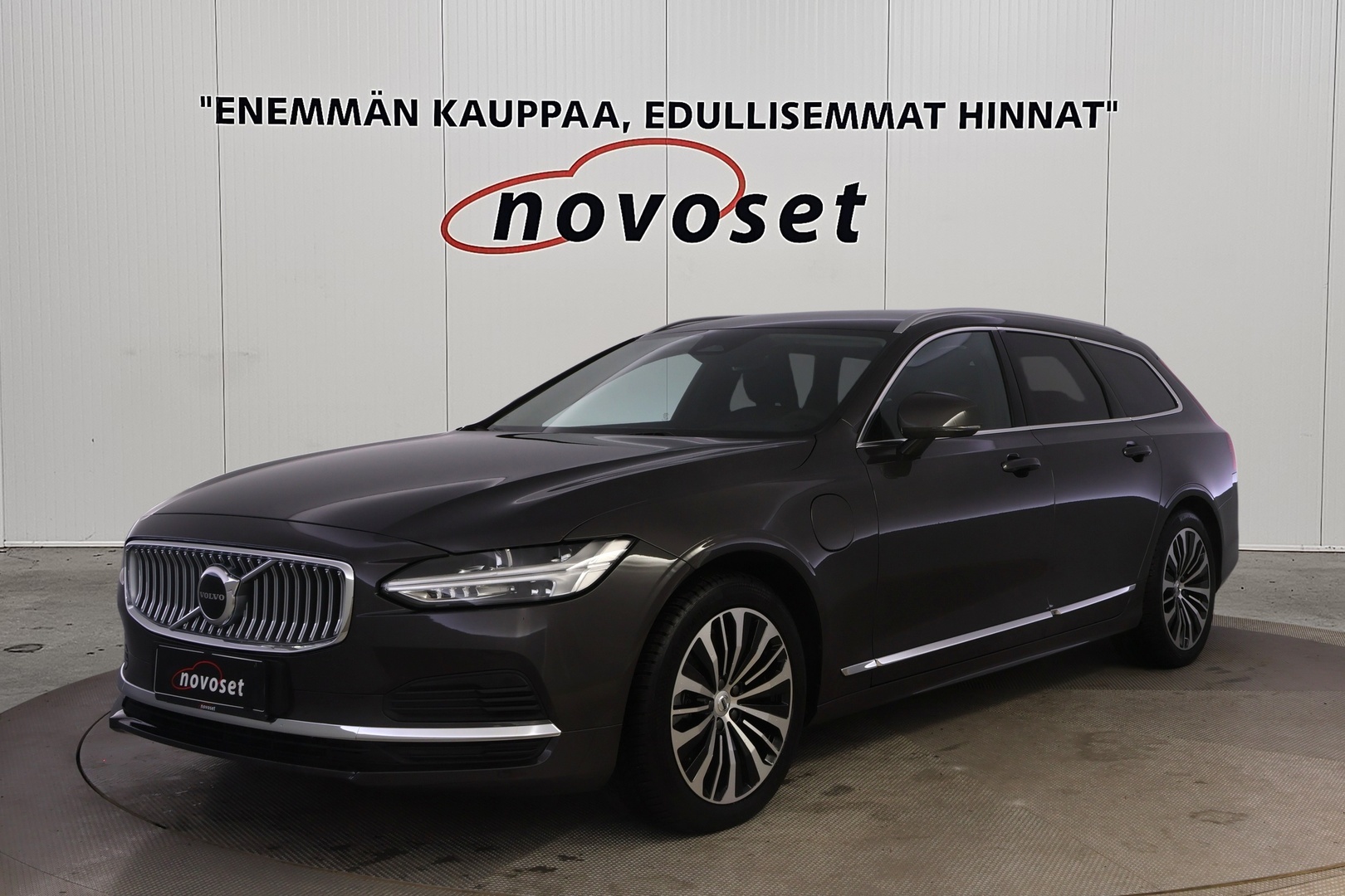 VOLVO V90 1