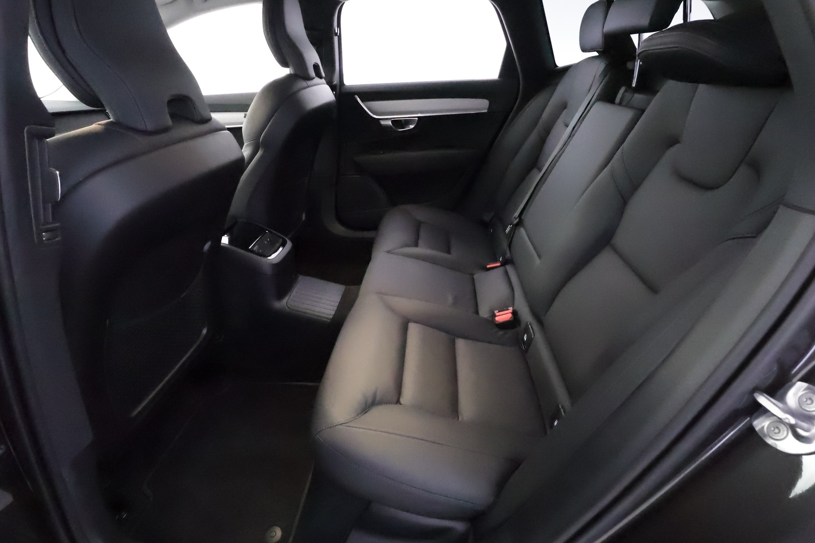 VOLVO V90 16