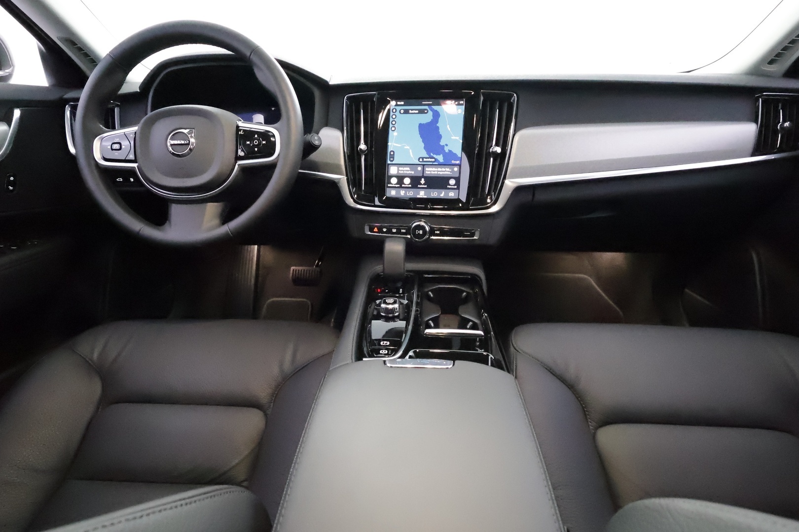 VOLVO V90 19