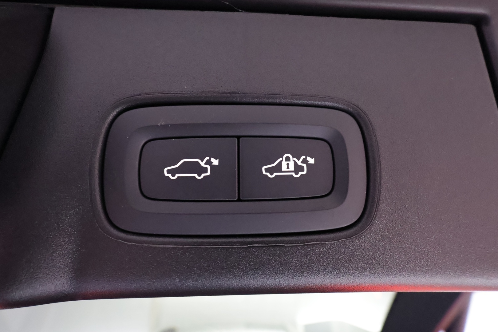 VOLVO V90 23