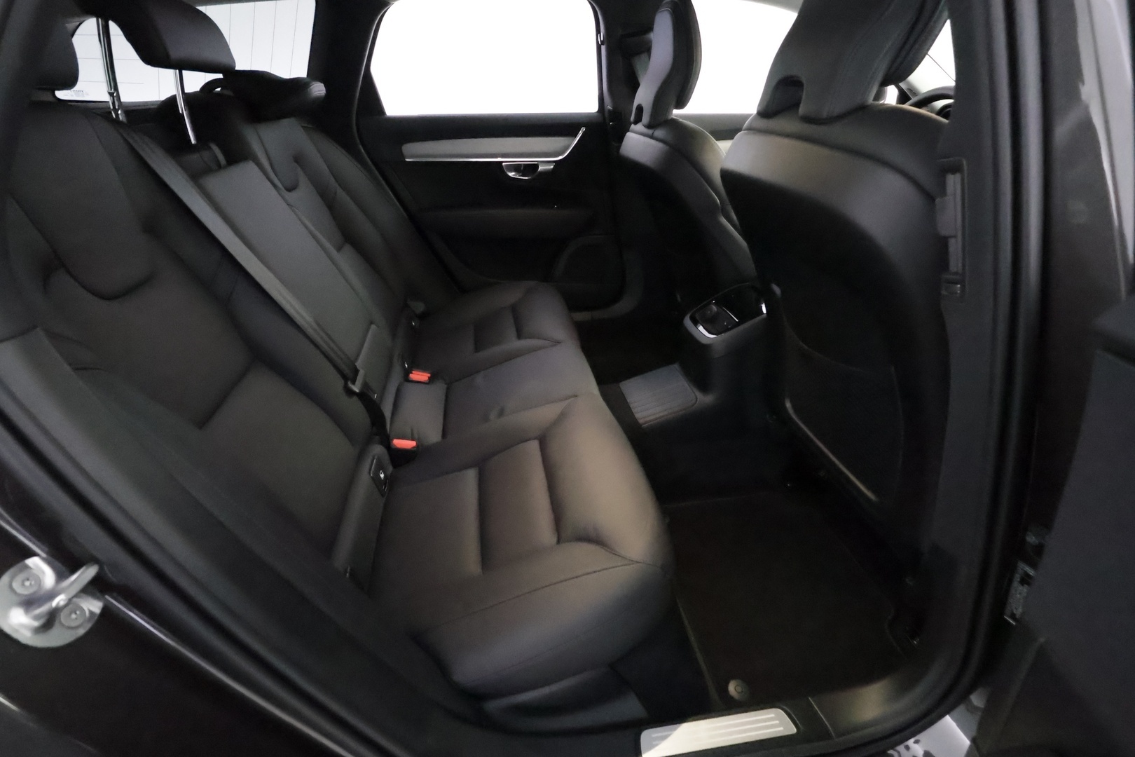 VOLVO V90 26
