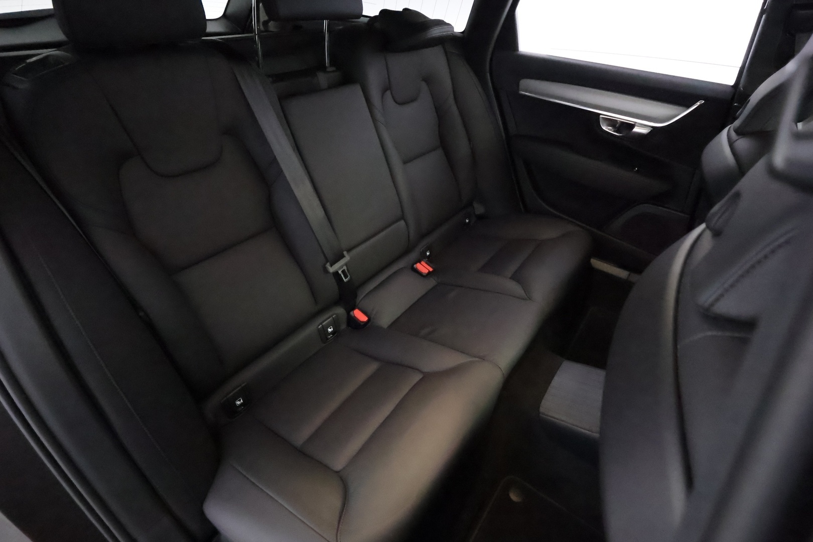 VOLVO V90 27