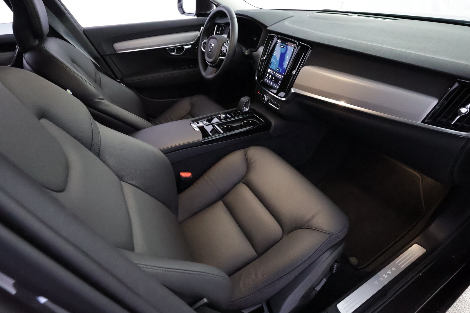VOLVO V90 28