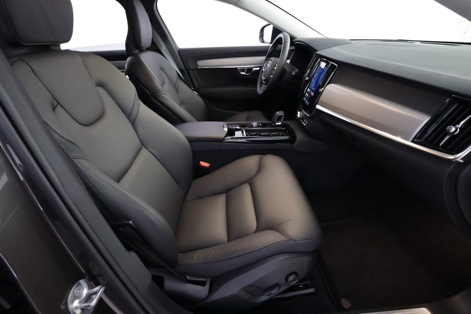VOLVO V90 29