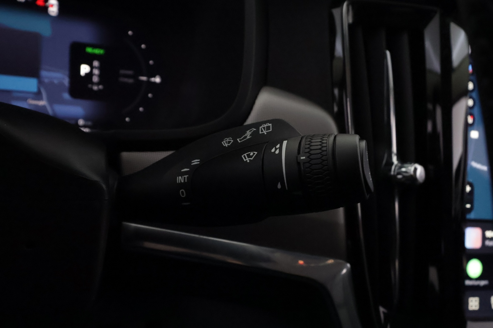 VOLVO V90 35