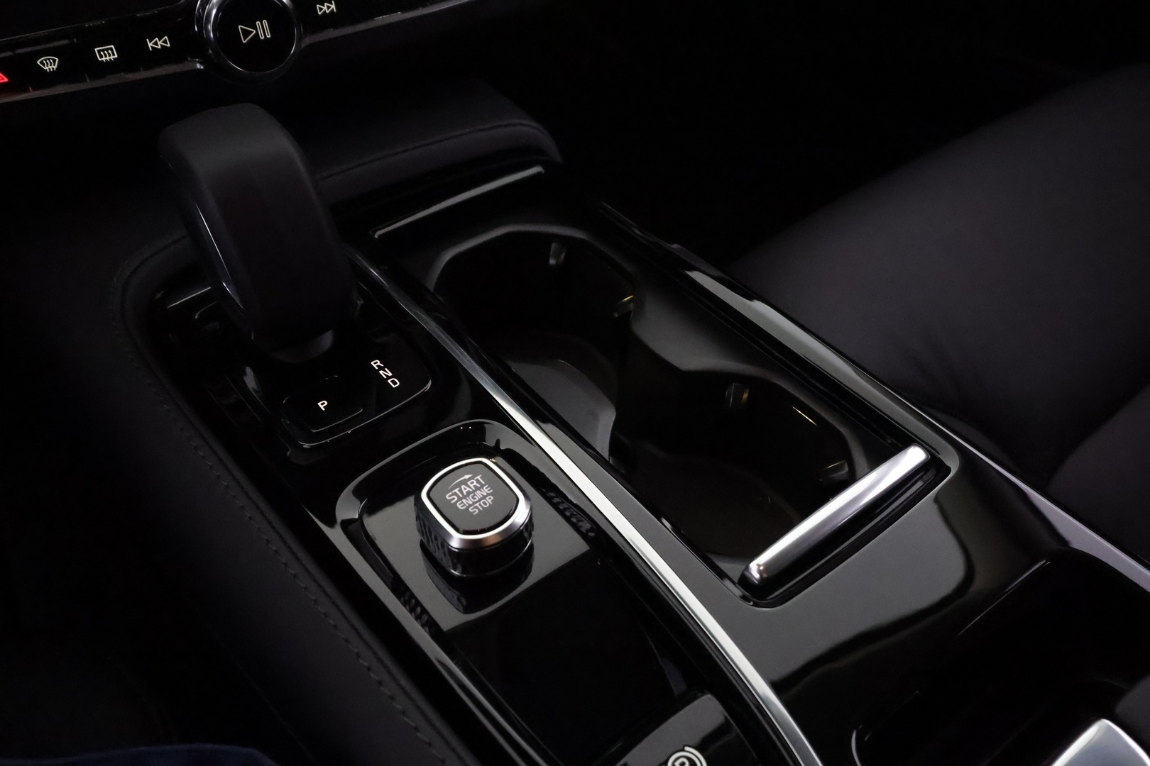 VOLVO V90 38
