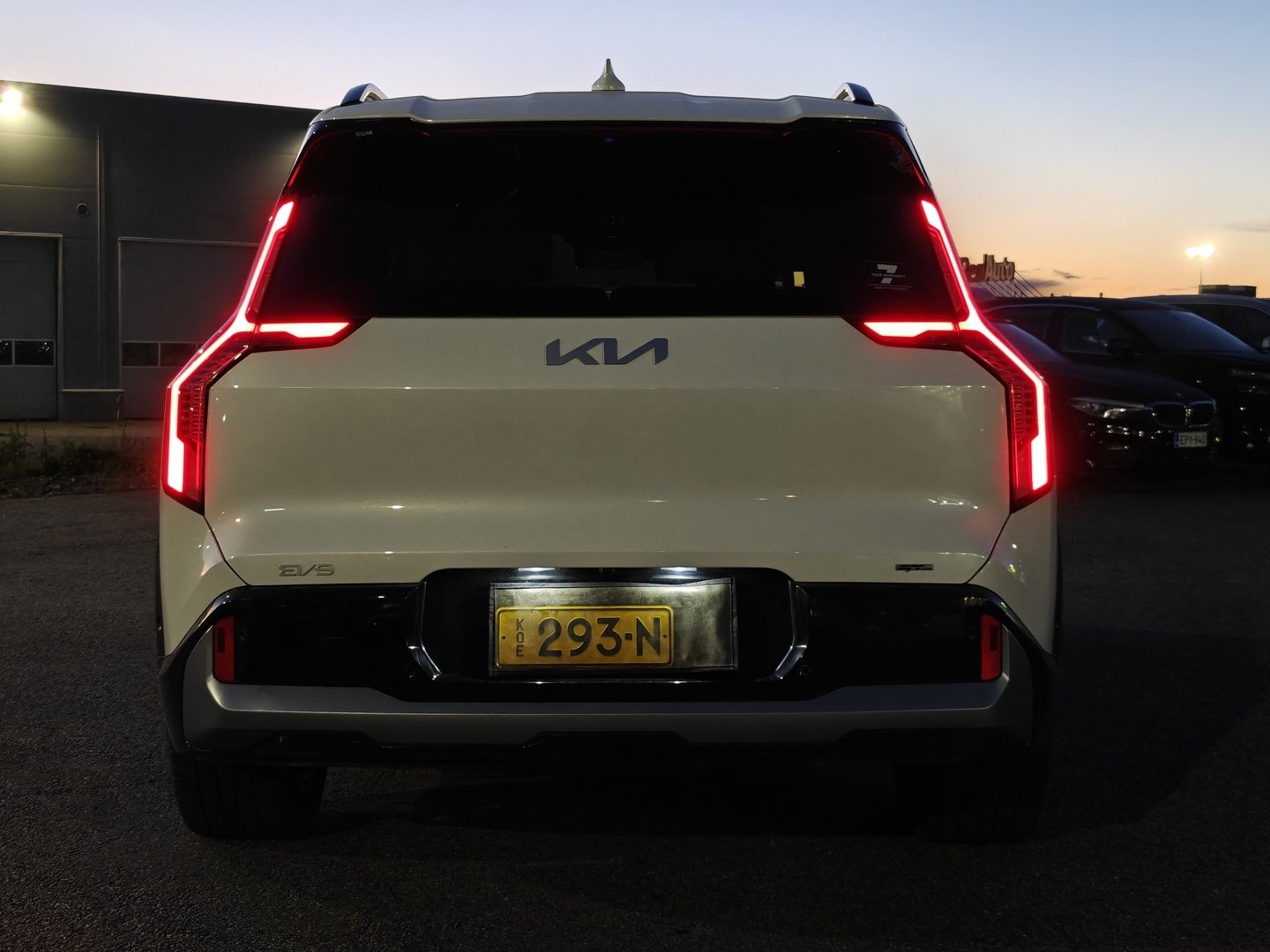 KIA EV9 3