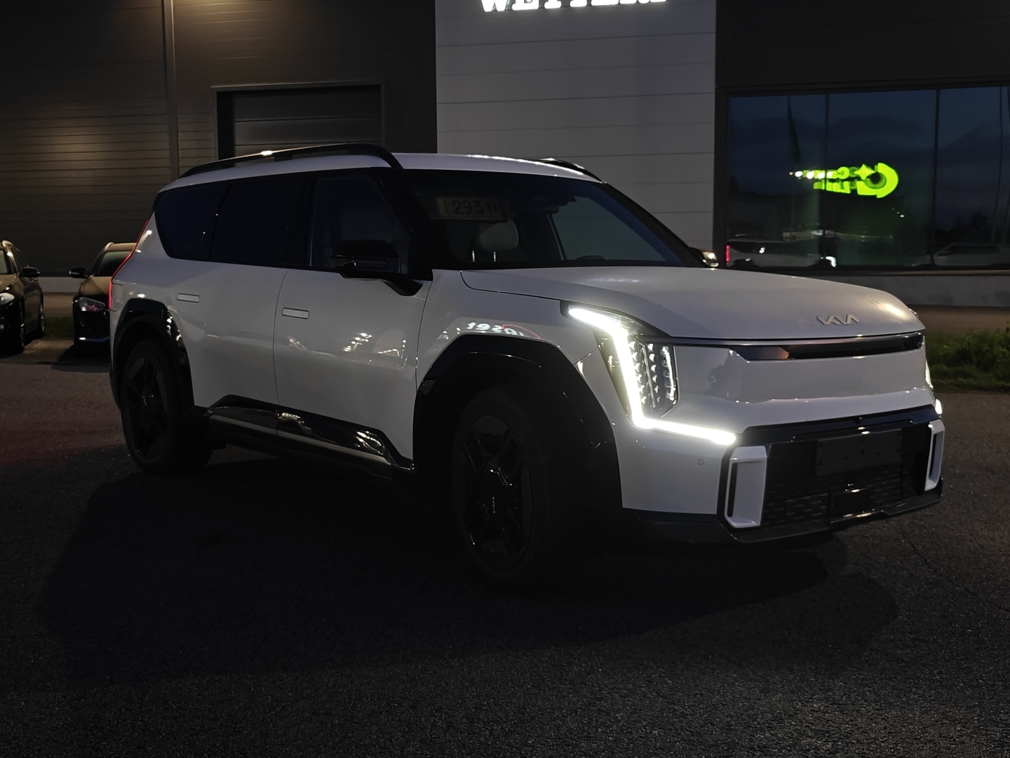 KIA EV9 5