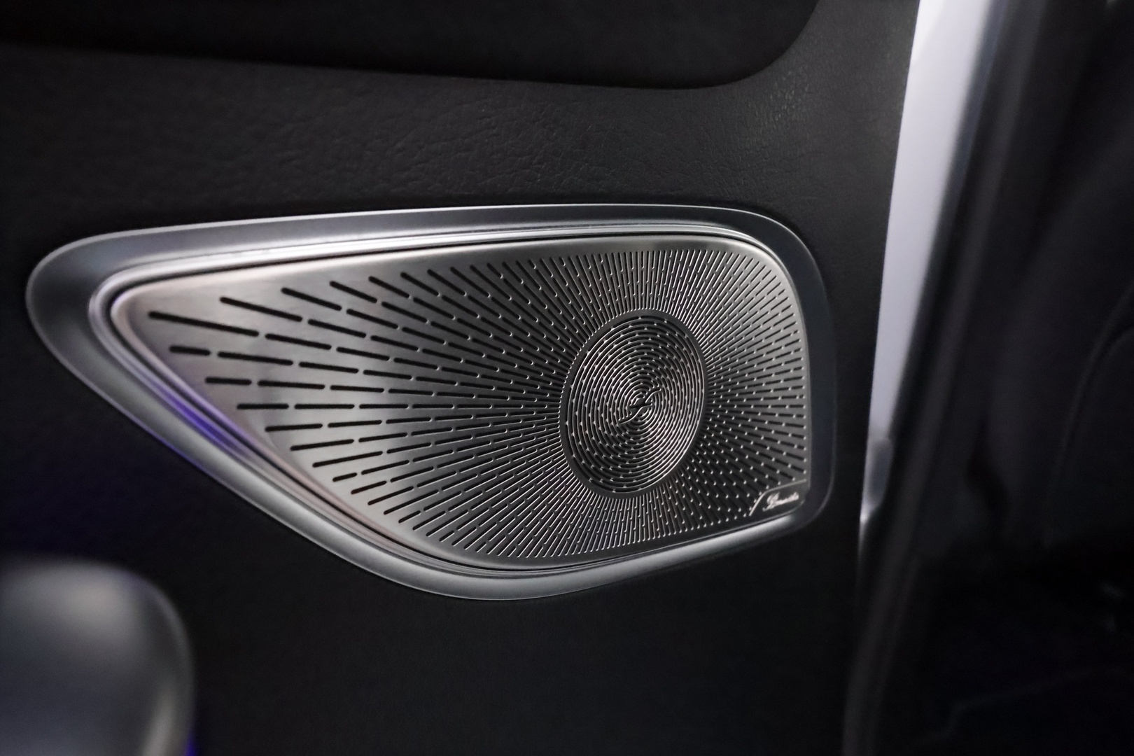 MERCEDES-BENZ EQE SUV 2025