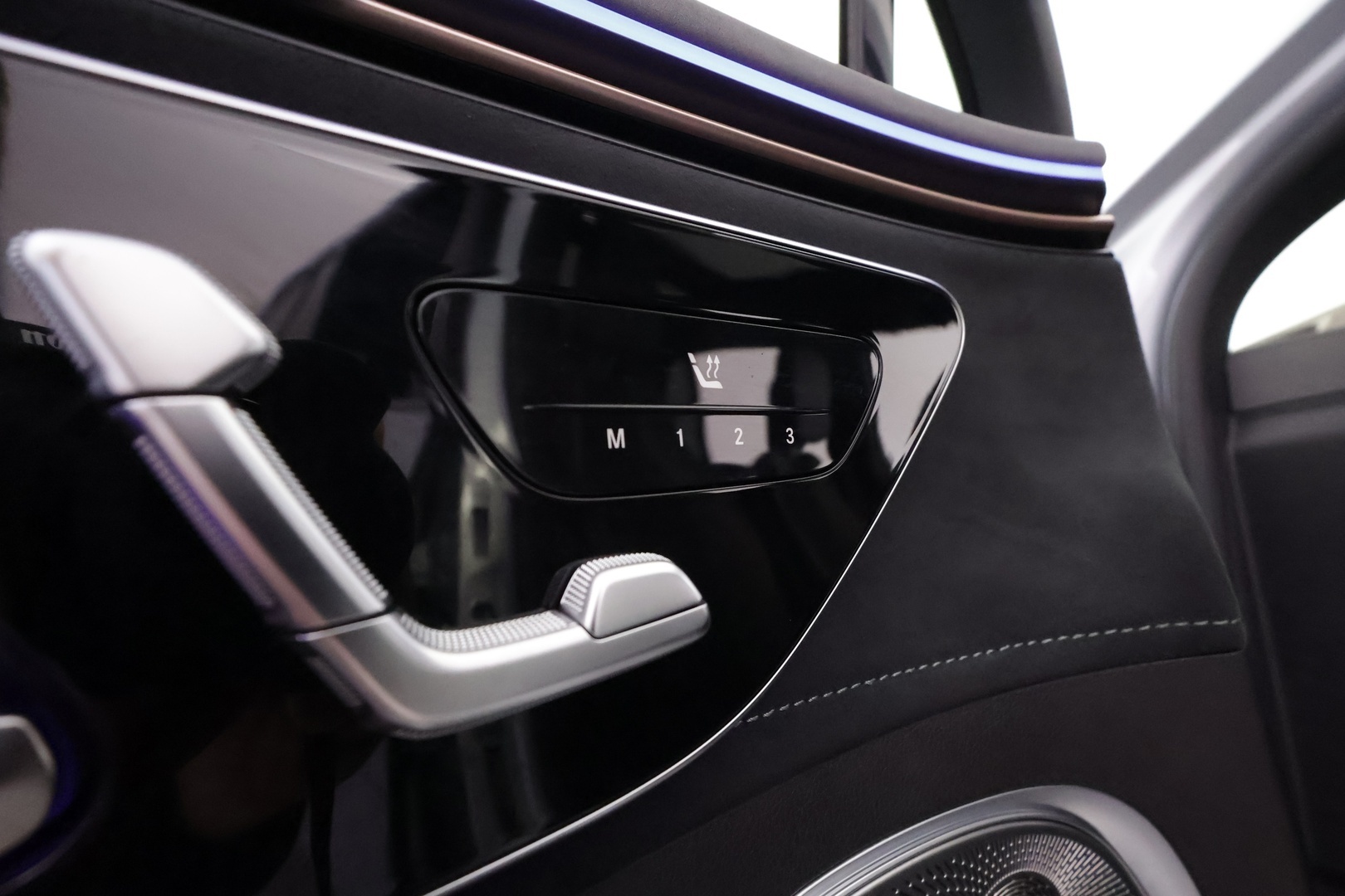 MERCEDES-BENZ EQE SUV 2025