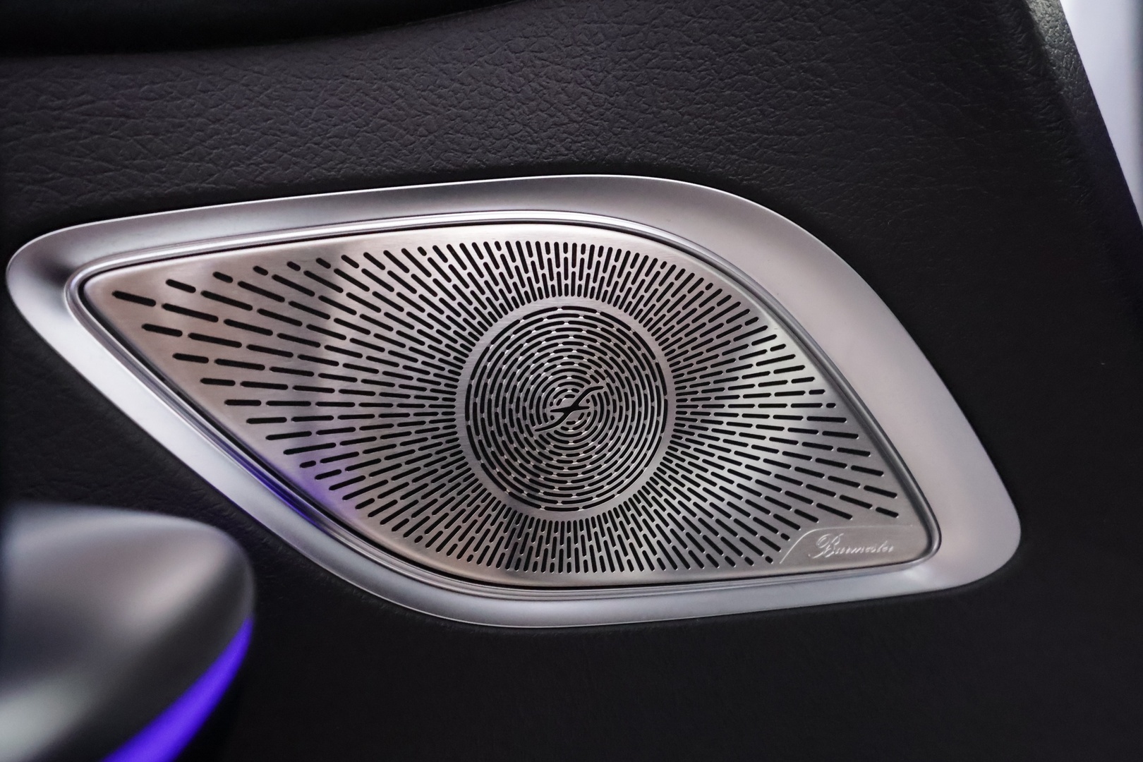 MERCEDES-BENZ EQE SUV 2025