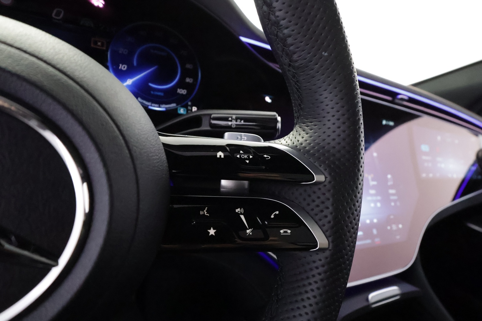 MERCEDES-BENZ EQE SUV 2025