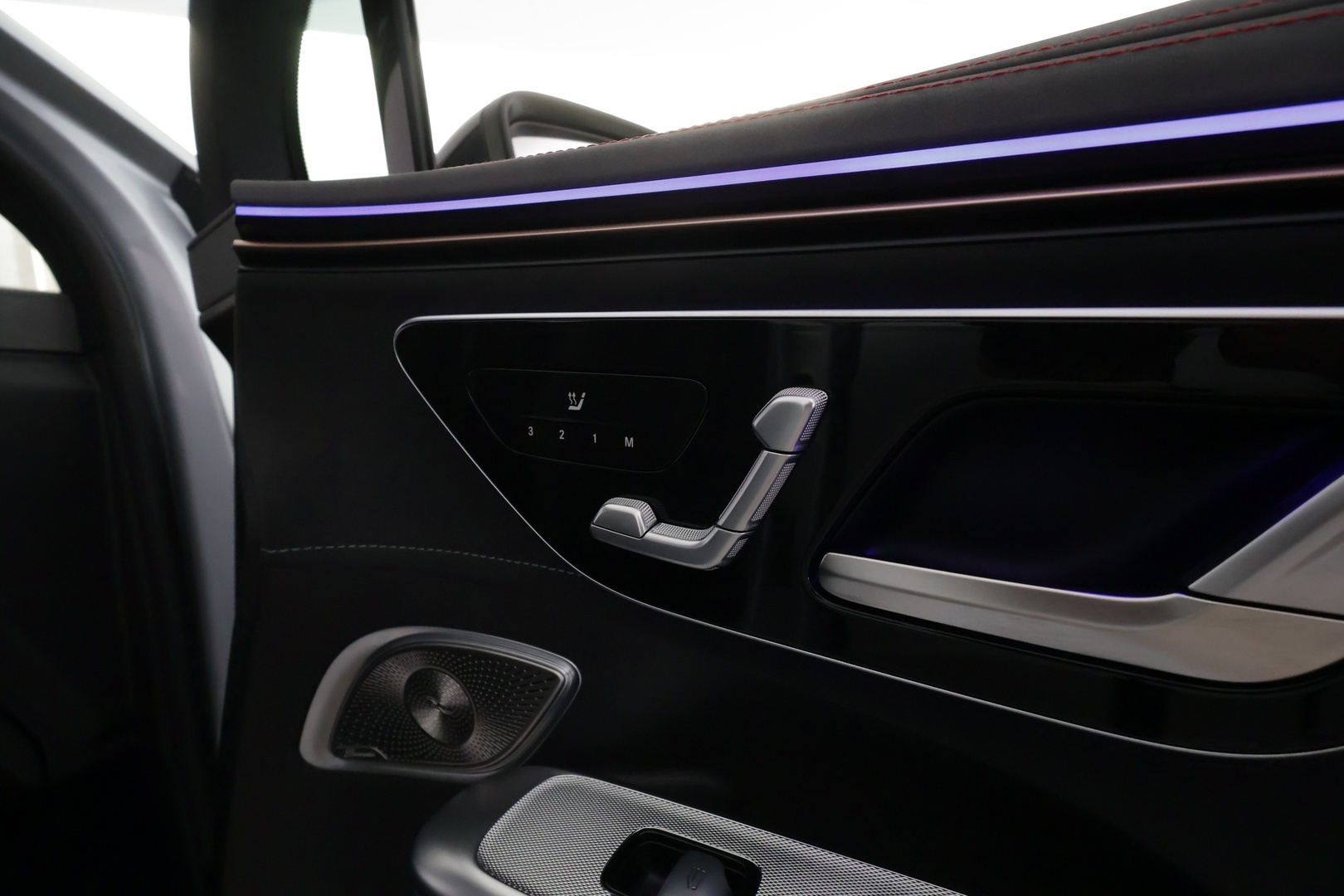 MERCEDES-BENZ EQE SUV 2025