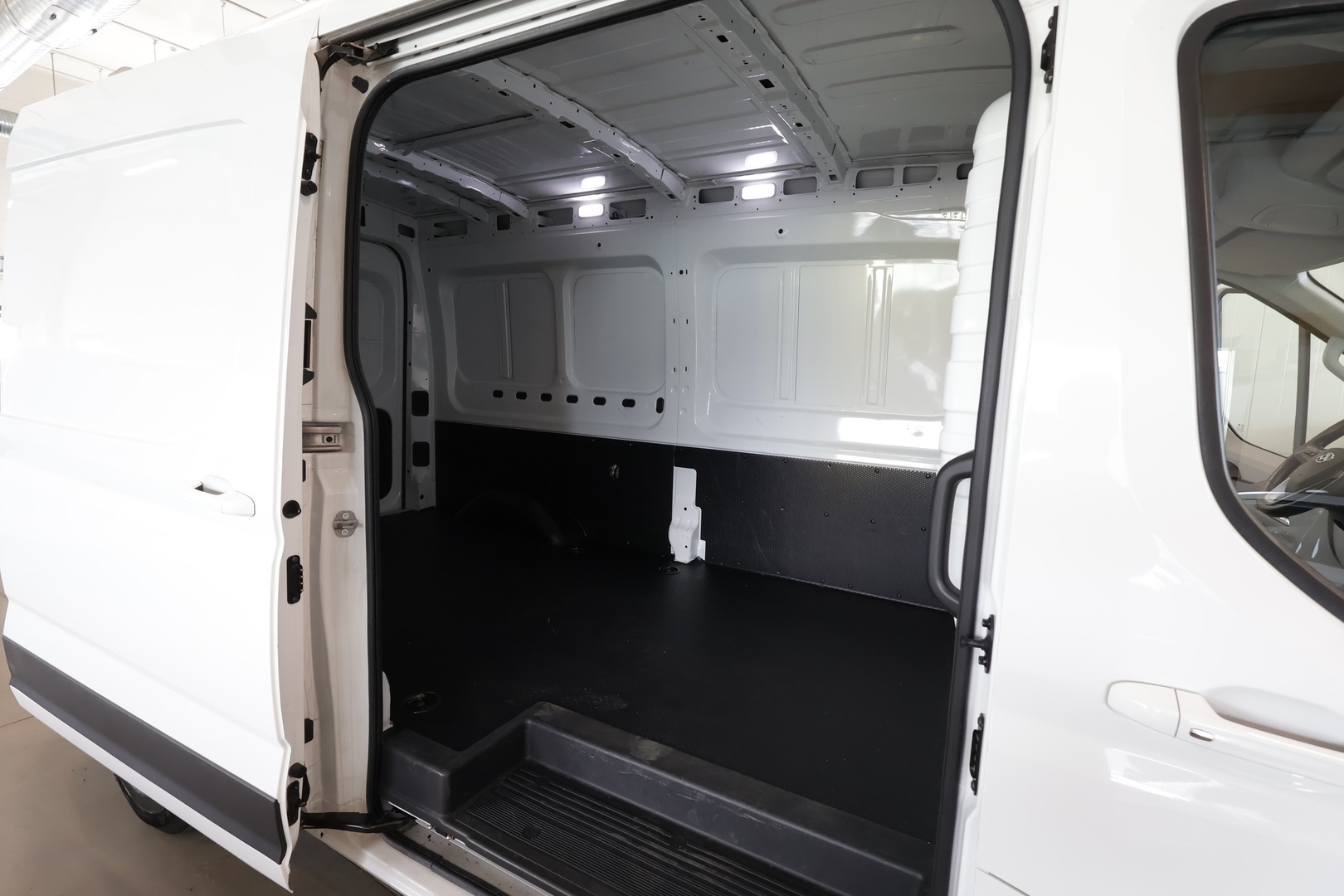 MAXUS E-DELIVER 9 2024
