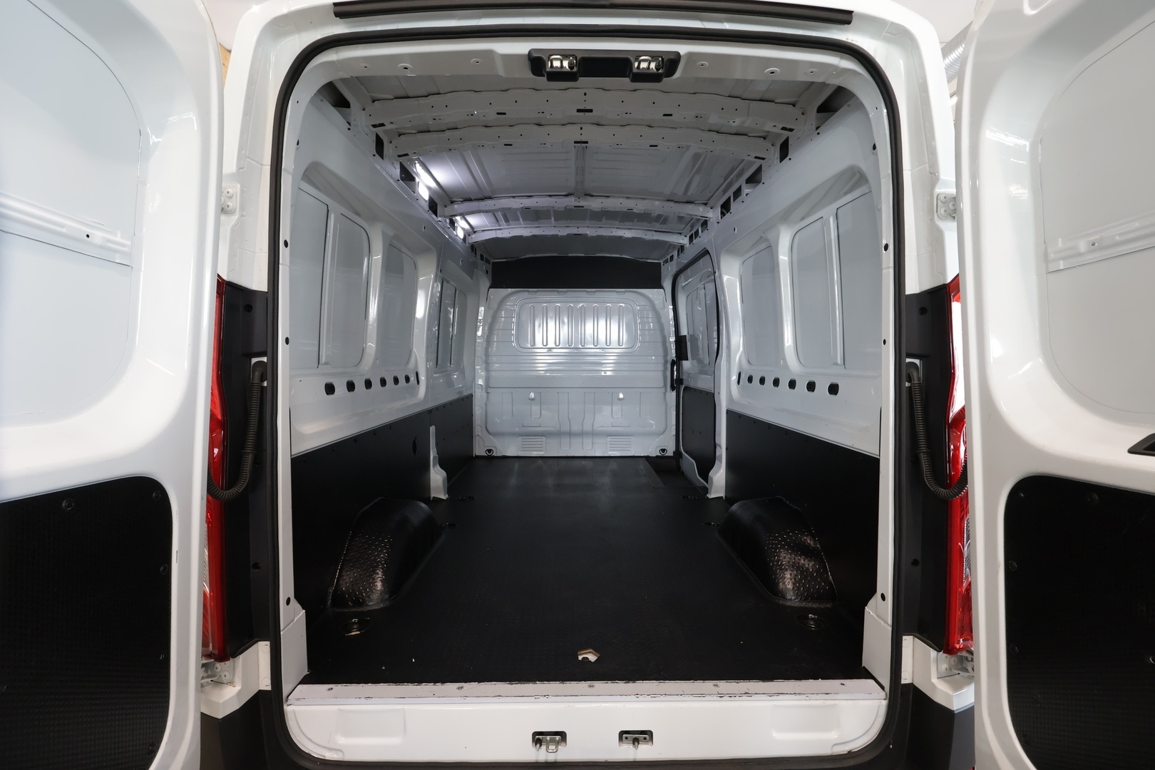 MAXUS E-DELIVER 9 2024