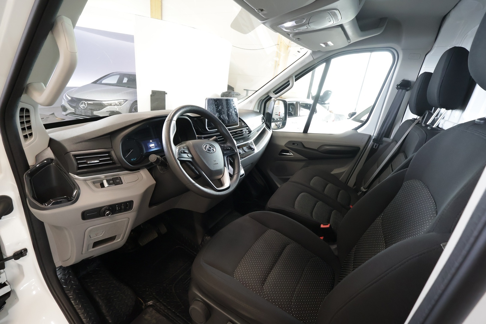 MAXUS E-DELIVER 9 2024