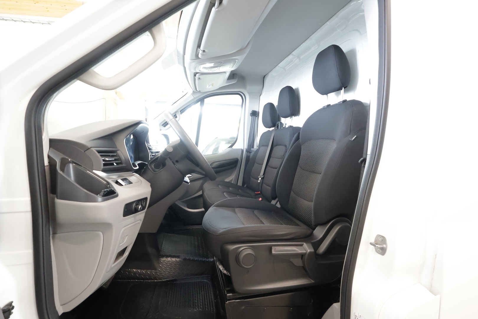 MAXUS E-DELIVER 9 2024