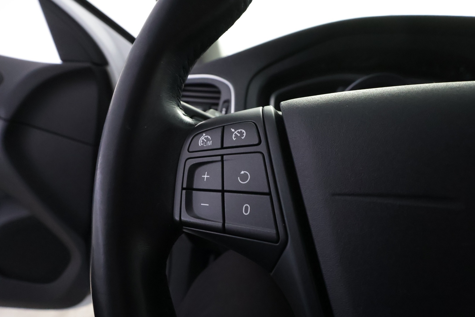 VOLVO V40 2013