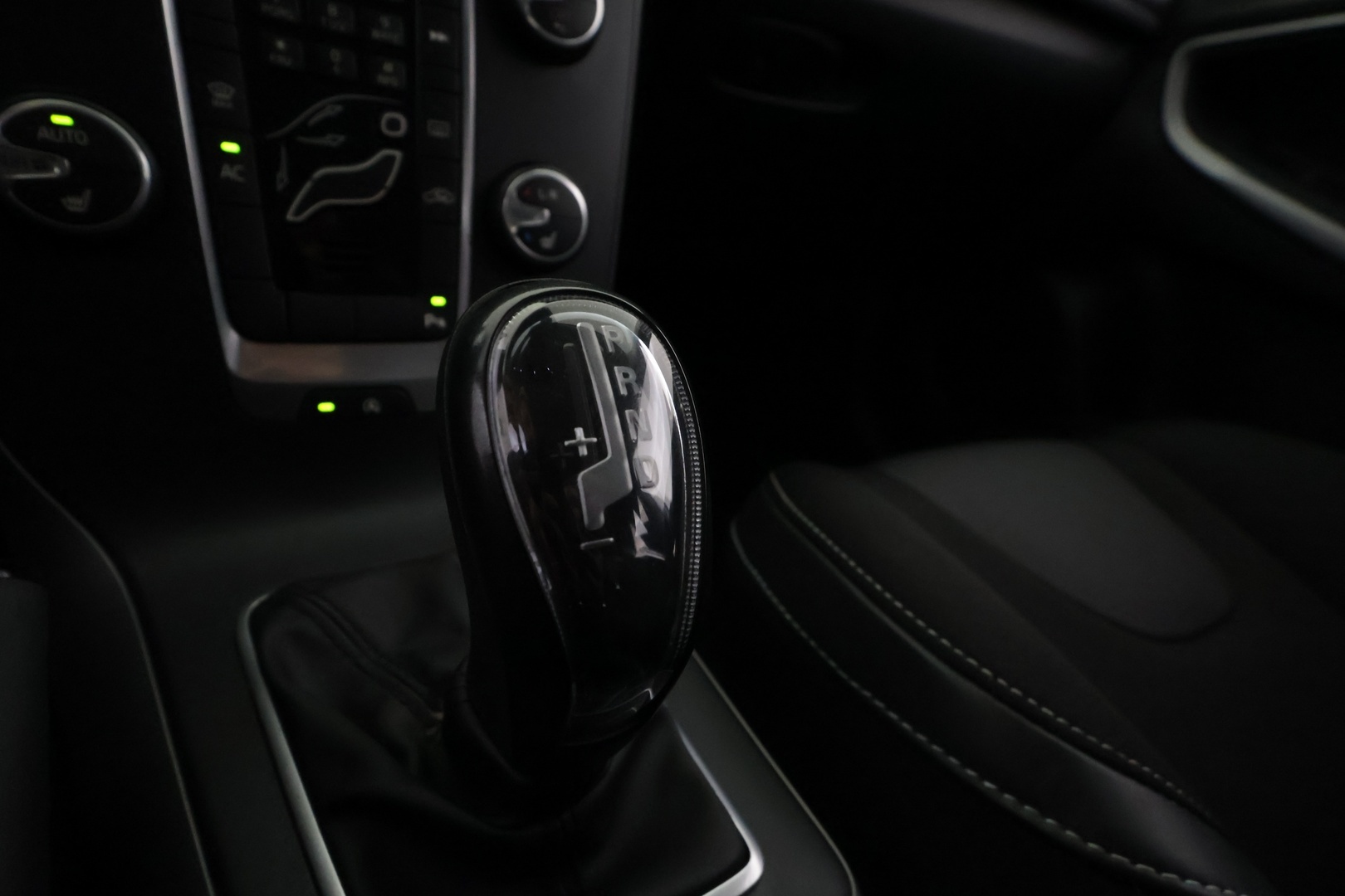 VOLVO V40 2013
