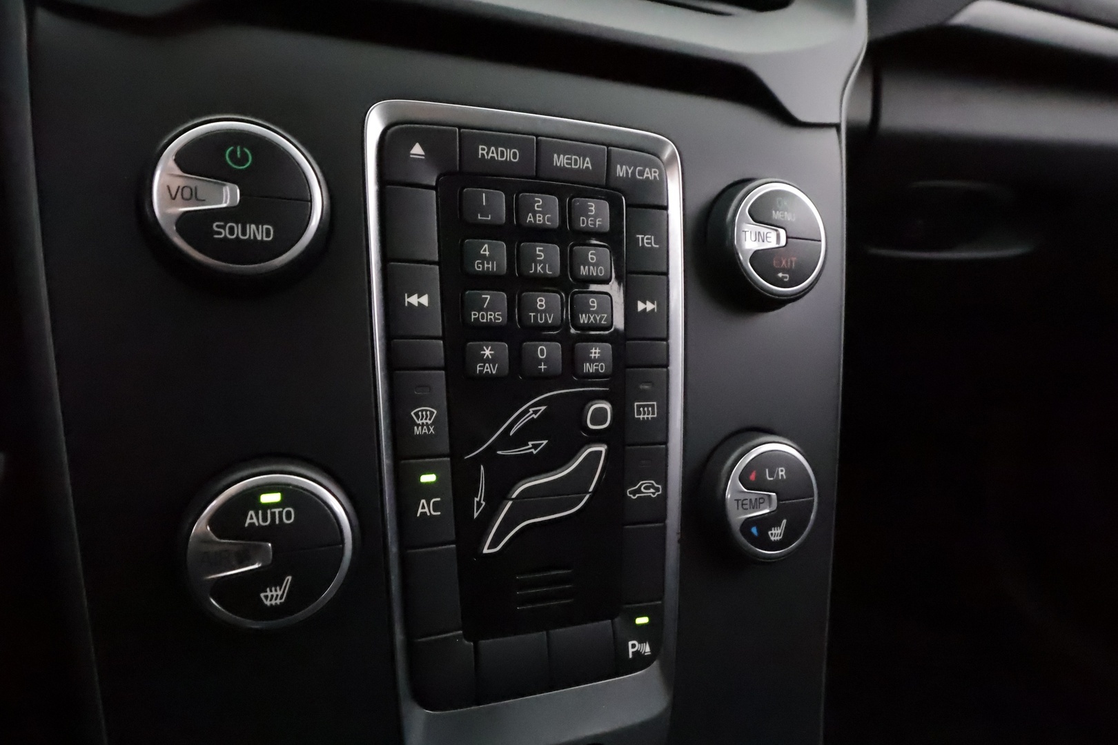 VOLVO V40 2013
