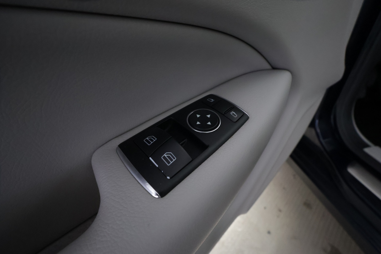 MERCEDES-BENZ C 2012