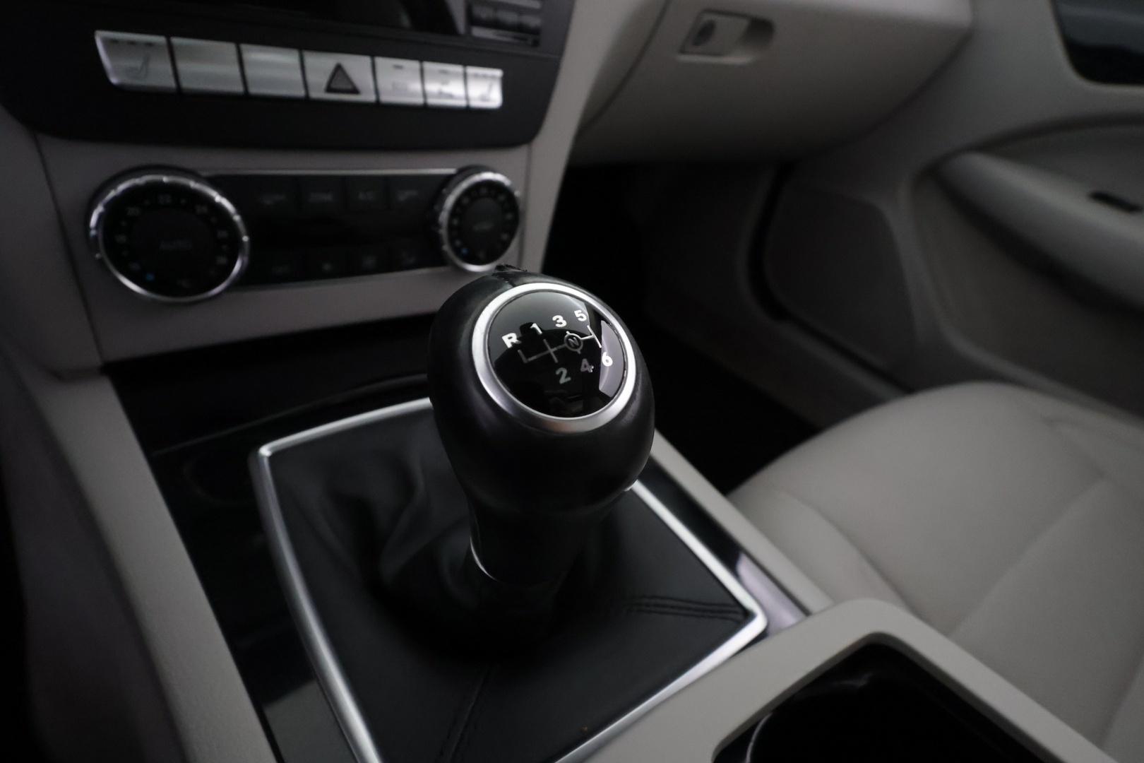 MERCEDES-BENZ C 2012